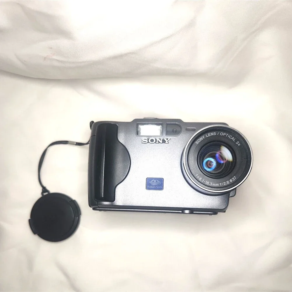 Sony Cyber-shot DSC-S30 1.3MP Digital Camera